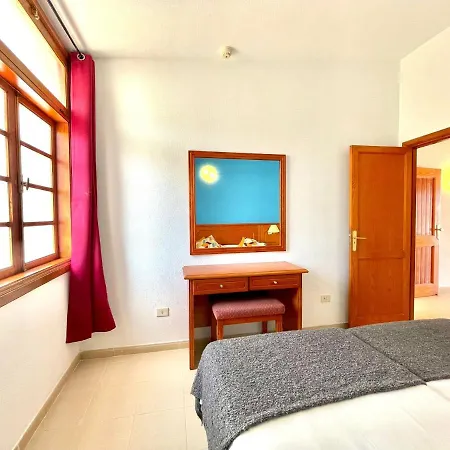 One Bedroom,beach, Sun, Wifi Pool In Tenerife South Apartment